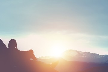 像天堂的悬崖里面说的是什么故事 像天堂的悬崖mv完整版