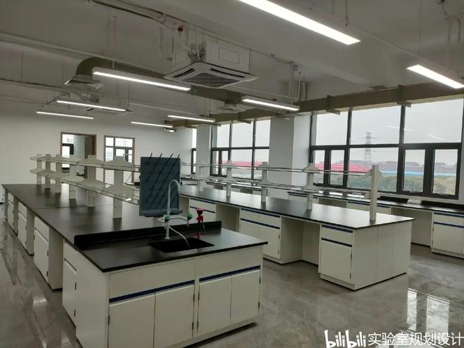 高校实验室如何助力科技自立？（高校实验室科研）
